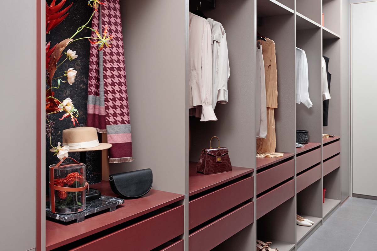 Fitted Light Grey and Red Walk in Wardrobe Fitted Light Grey and Red Walk in Wardrobe